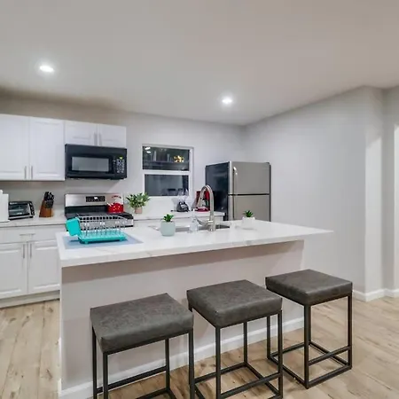 Jacuzzi 6 Bedroom Close To Downtown Beautiful